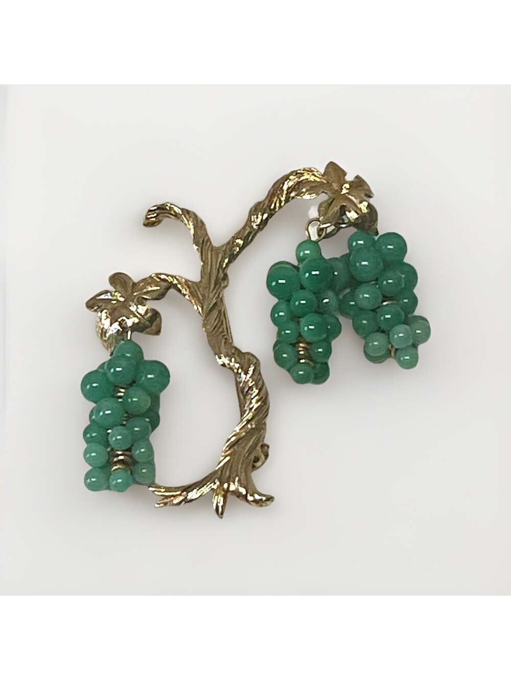 Vtg Marvella Green Jade Triple Grapes Cluster Gold Tone Brooch Pin Vineyard Wine